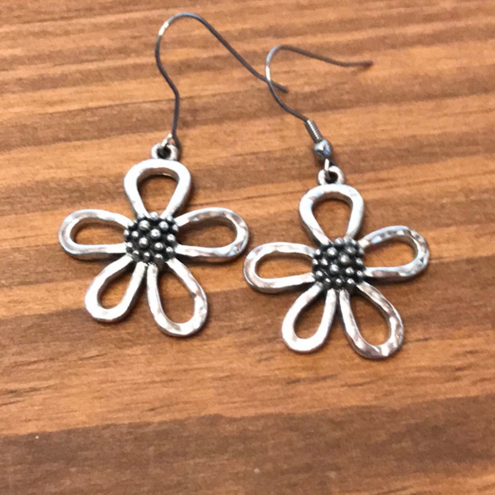 Premier Designs flower earrings